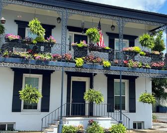 New Orleans inspired 2bed/2bath in the heart of Historic District Sweetwater - Sweetwater - Building