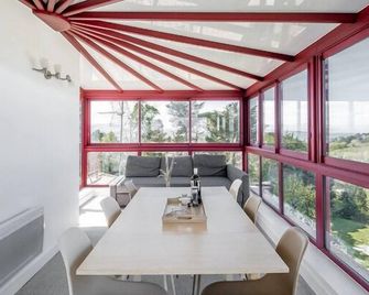 ريزيدونس شاتو داكوتز - سان-جان-دو-لوز - غرفة طعام