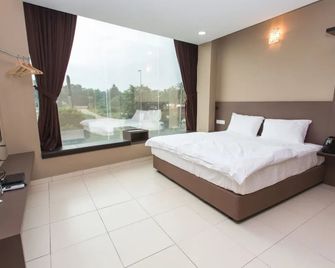 Tropika Garden Hotel Kulai - Kulai - Bedroom