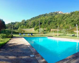 Country house with large pool & private restaurant in the green heart of Italy - Montone - Pool