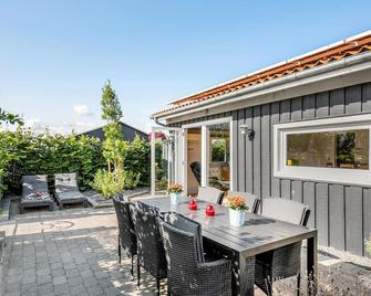 Three-Bedroom Holiday Home In Otterup - Otterup - Patio