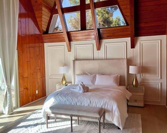 The Grand Waterside Estate Easy drive to Yosemite - Modesto - Bedroom