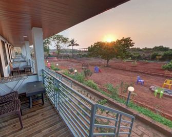 Beach And Hills Resort Diveagar - Diveāgar - Balcony