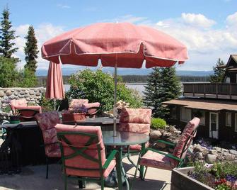 Eagle's Nest Resort - Anahim Lake - Patio