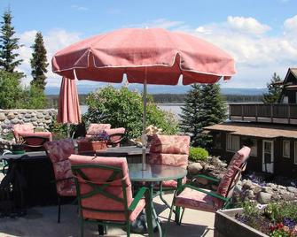 Eagle's Nest Resort - Anahim Lake - Patio