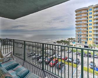Ocean-View Condo with Balcony on Daytona Beach! - Daytona Beach Shores - Balcony