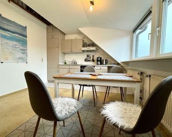 Panoramablick - Appartement/fewo, Dusche, WC, Wohn-/schlafraum - Bad Segeberg - Essbereich