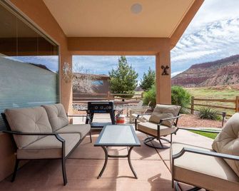 Kanab Hikers' Hideaway Modern Southwest Family Home - Kanab - Parveke