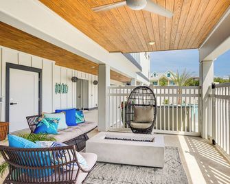 Rooftop Deck & Hot Tub: Mexico Beach Home! - Mexico Beach