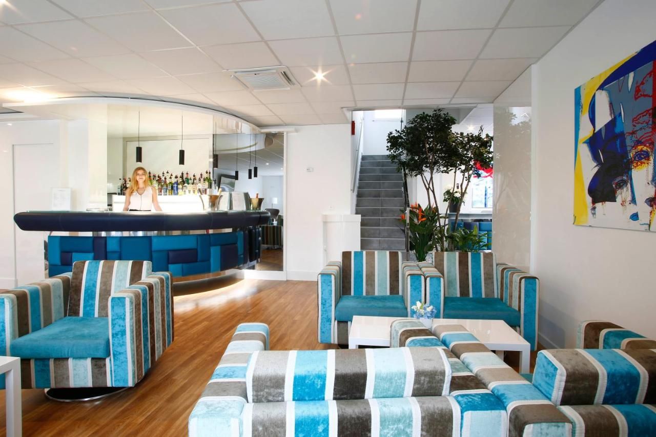 Hotel Mediterranee thumbnail 2