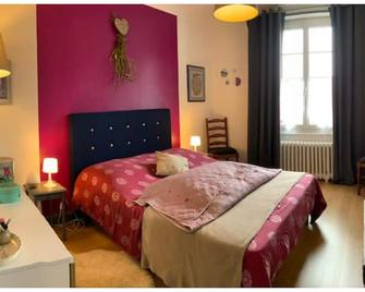 Maison MaxAnne, mi-village mi-campagne authentique - Correze - Chambre