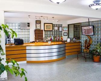 Windsor Suites Hotel - Santiago - Front desk