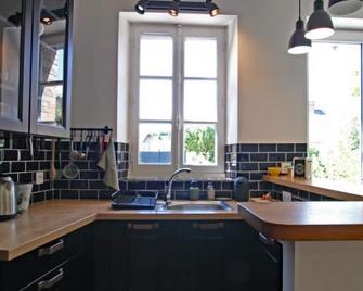 House located on the charming central square of the village of Sainte-Marie-du-Mont - Sainte-Marie-du-Mont - Cuisine