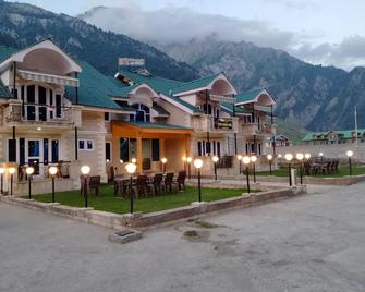 Hotel Mughal India - Sonāmarg - Building
