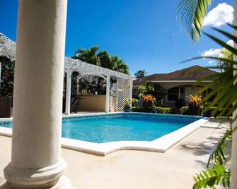 Paradise Awaits You!!! 1 Bedroom Max 2 People - Nasáu - Piscina