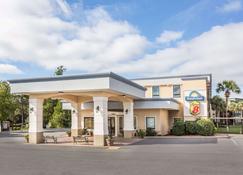 Super 8 by Wyndham Valdosta Mall - Валдоста - Здание