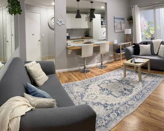The Hutt on Mandurah Marina - Mandurah - Living room