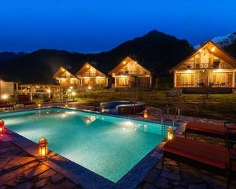Larisa Resort Manali - Manali - Πισίνα