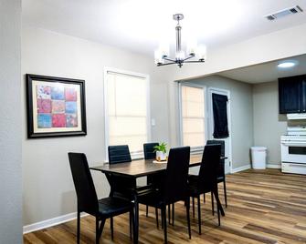 J's Sanctuary - Bossier City - Dining room