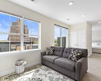 Hidden Gem/Studio/Private Balc/Pkg Incl/5 Min Ewr - Newark - Salon