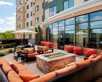 Courtyard by Marriott Pittsburgh Washington/Meadow Lands - Meadowlands - Binnenhof