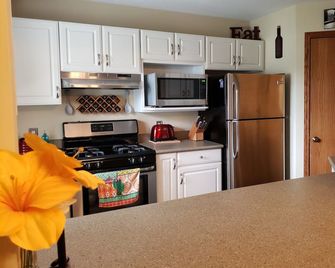 Comfortable home away from home. Close to ONU and all grocery and restaurants. - Bourbonnais - Kuchyň