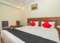 Hotel Savi International - Bengaluru - Bedroom