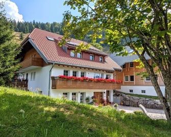 Feel-Good Apartment Tanne - Menzenschwand - Bâtiment