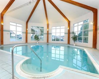 Kaiserhof Feldberg by Belvilla Resorts - Feldberg - Piscina