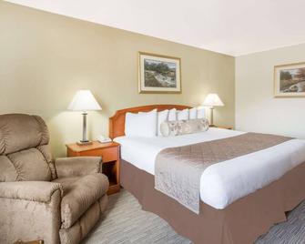 Ramada by Wyndham Ely - Ely - Schlafzimmer