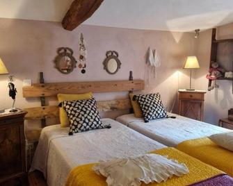Gite Cuinzier, 2 bedrooms, 4 persons - Le Cergne - Habitación