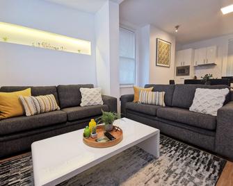 Hobart Cityscape - Hobart - Living room