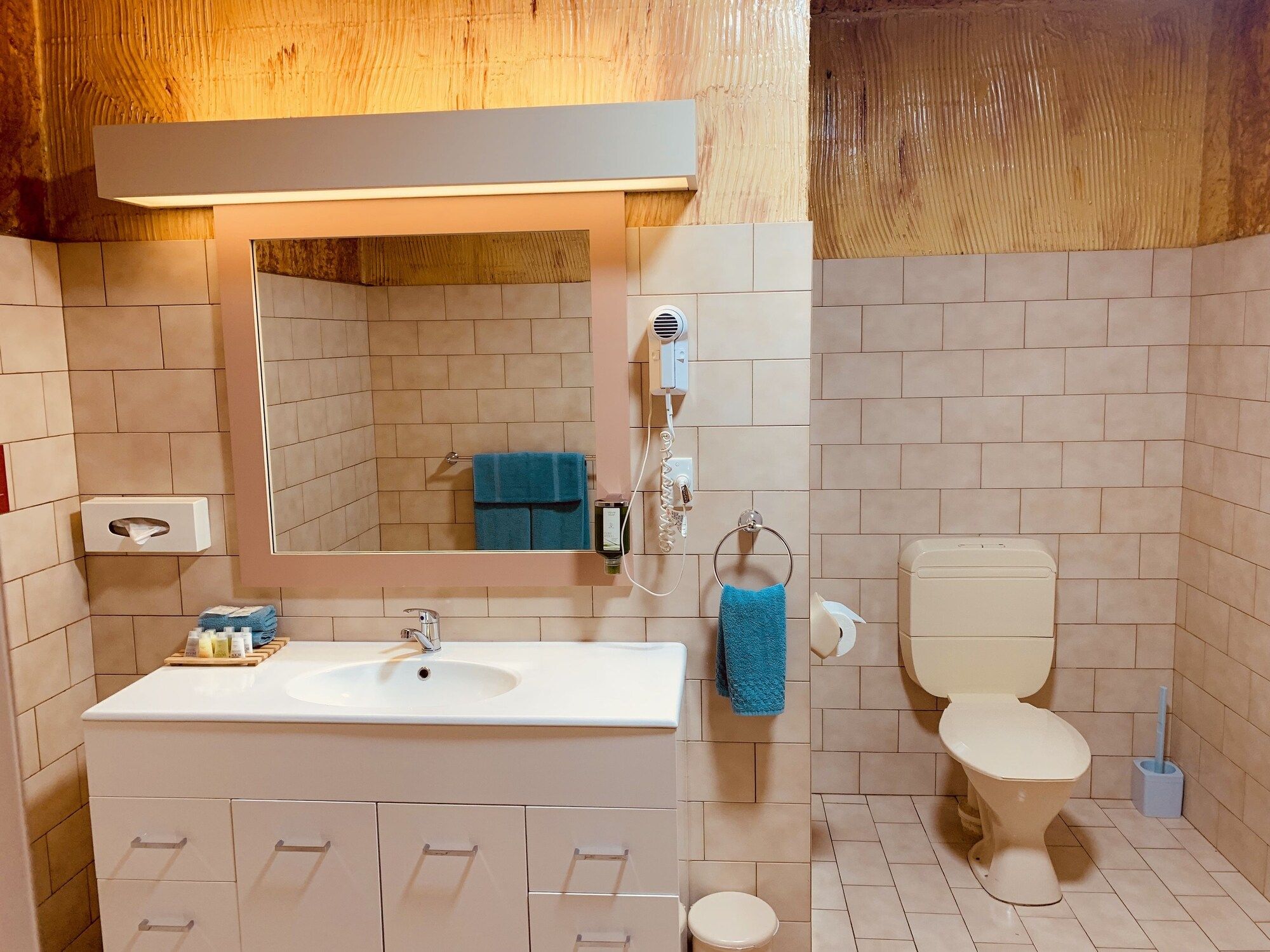 Bathroom view of Desert Cave Hotel