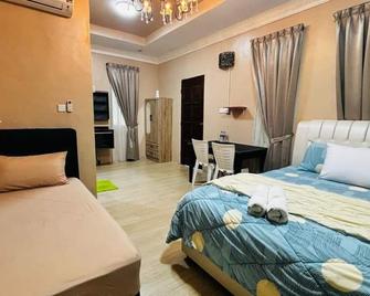Capital O 91126 The Raga Chalet - Yan Besar - Bedroom