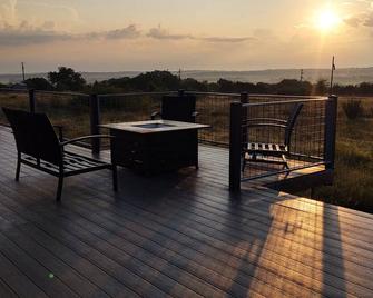Absolute Repose - Secluded Cottage - Stonewall - Balcón