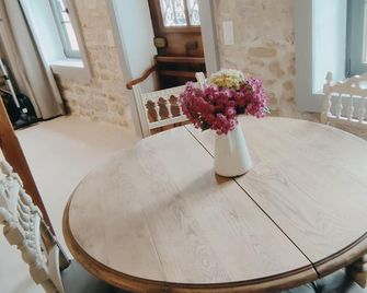 La Vallée in Fußweite zum Meer - Aure-sur-Mer - Dining room