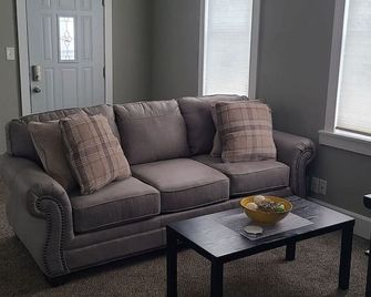 Location, Location in cedarburg - Cedarburg - Living room