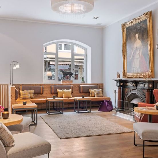 Lounge view of Alpen Hotel München