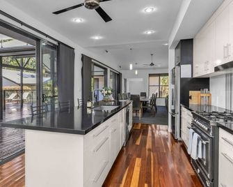 Lennox Coastal Retreat - resort-style home w. pool - Lennox Head