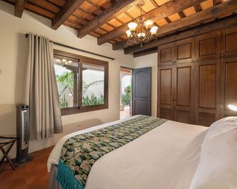Casa Piawi- Center of Antigua 4 blocks Central Park - Antigua - Soverom