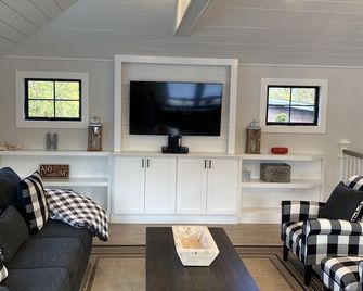 Charming Brand New Beach House - Mattituck - סלון