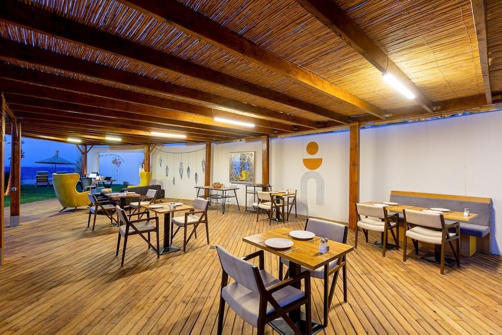 Anda Beach Bistro & Rooms - אייבאליק - מסעדה