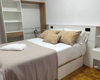 Piso Artur III Universidad - Ourense - Bedroom