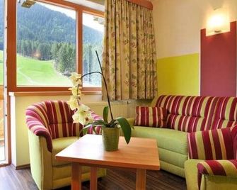 Familienhotel Moos-Alm - Lienz - Sala de estar