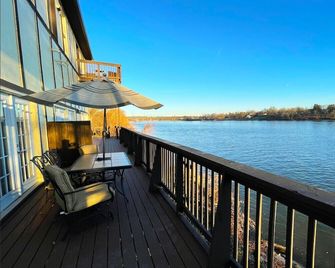 Harbor Master | 2 Bed Condo Waterfront on Ohio River - Marietta - Balcón