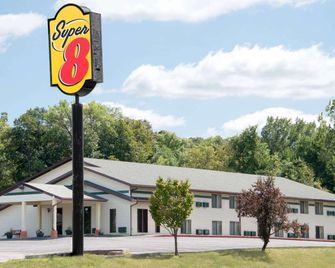 Super 8 by Wyndham Algona - Algona - Building