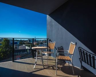 Stylish 2 Bedroom apartment in Windsor, Brisbane - Brisbane - Balcón