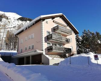 Holiday apartment Pontresina for 1 - 2 persons - Holiday apartment - Pontresina - Gebäude