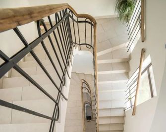 Citadel Aparthotel - Galați - Escaleras
