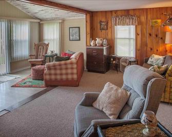 Nannie Bell's Cottage - Dundee - Living room